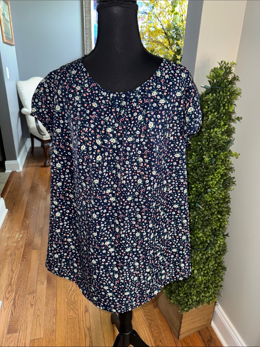 TASAMO - Women's Navy Floral Cap-Sleeve Scoop Neck Blouse NWOT 2X